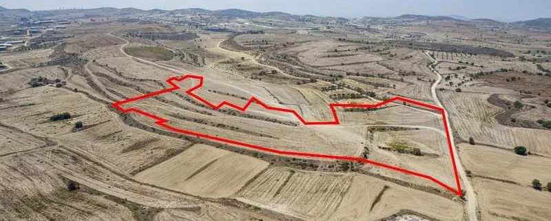 Example Grunt rolny in Larnaka